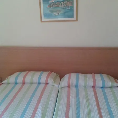 Apartamentos Fonda Finet Sant Felíu de Pallarols Zimmer foto