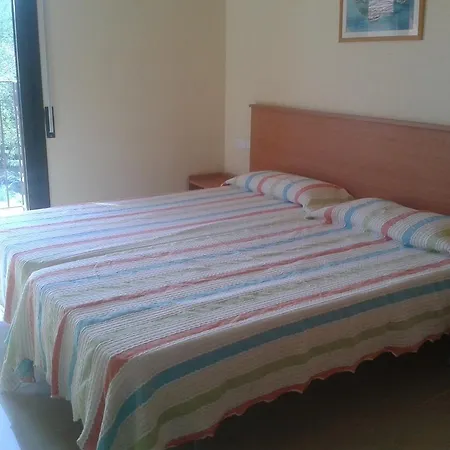 Apartamentos Fonda Finet Sant Felíu de Pallarols Zimmer foto